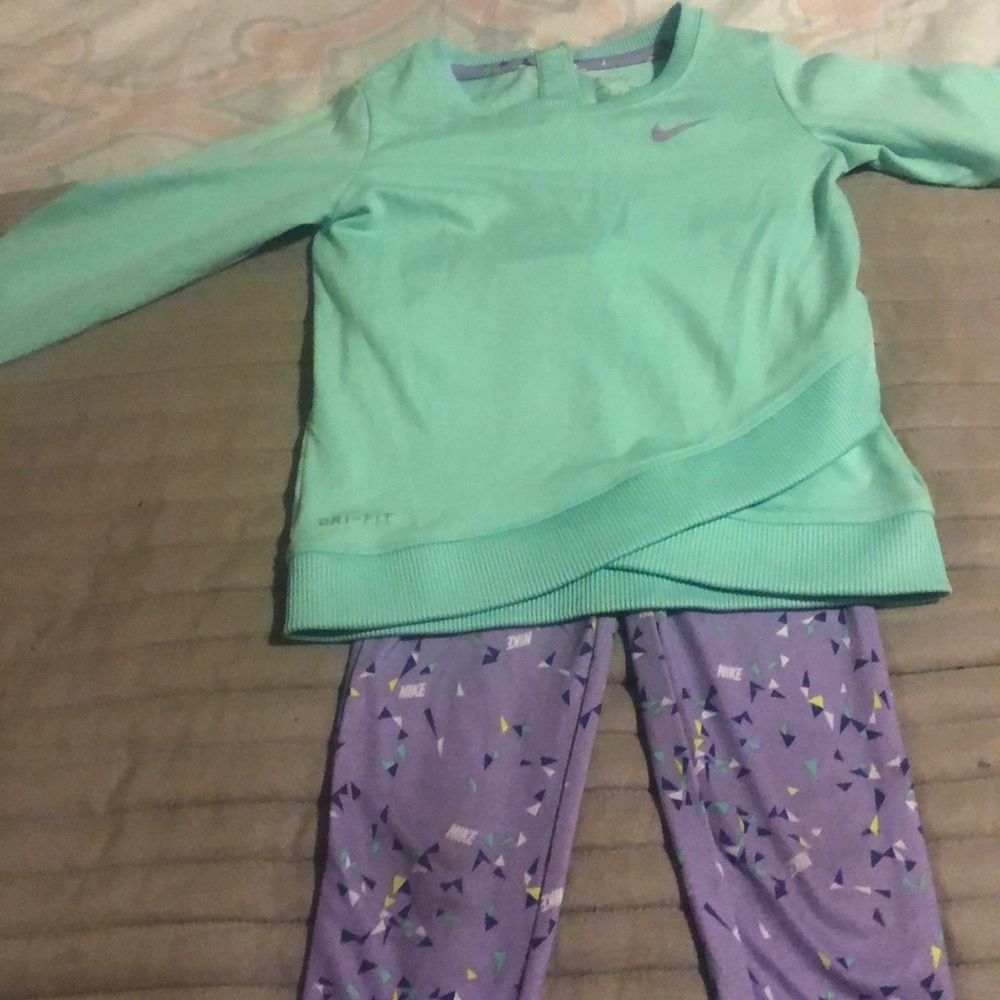 Toddler  dry fit Nike sweatshirt with leggings